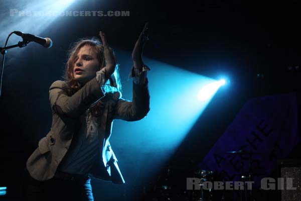 CHRISTINE AND THE QUEENS - 2011-04-12 - PARIS - La Fleche d'Or - 